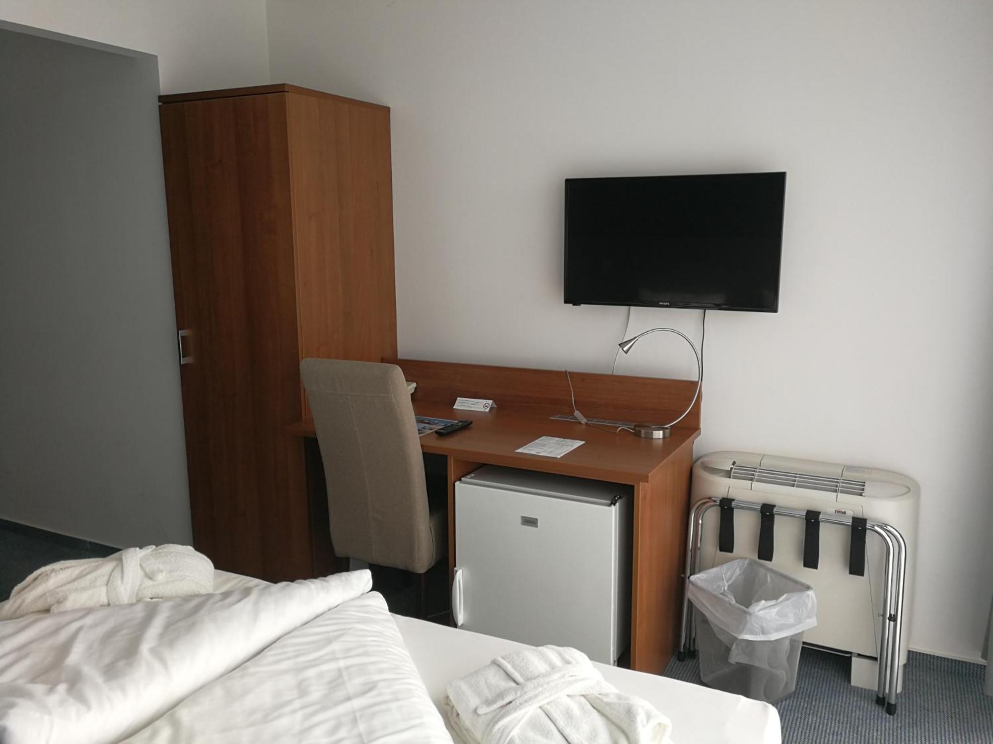 Hotel Yacht Wellness & Business Шиофок Экстерьер фото